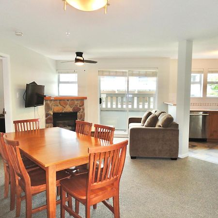 Bear Lodge Two Bedroom By Mva Whistler Exterior foto